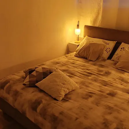 Blaetterbett - Letto Di Foglie アパート *